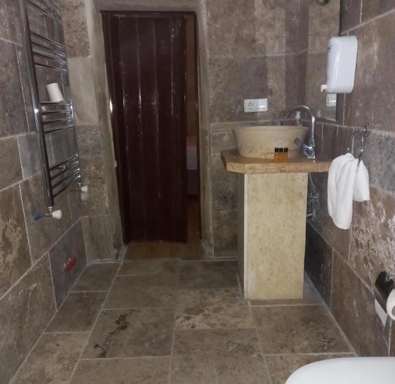 اتاق خانوادگی, Sandık Cave Suites