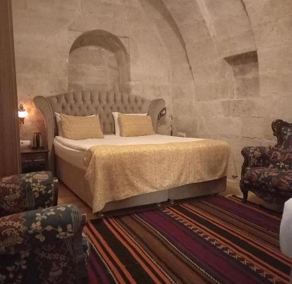 اتاق کلاسیک سه تخته, Sandık Cave Suites