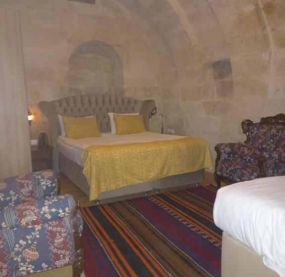اتاق کلاسیک سه تخته, Sandık Cave Suites