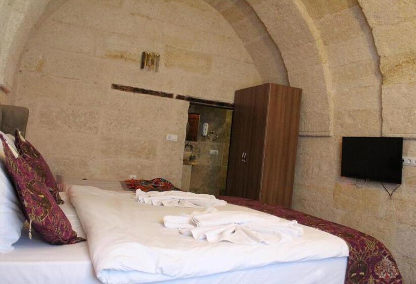 اتاق کلاسیک سه تخته, Sandık Cave Suites