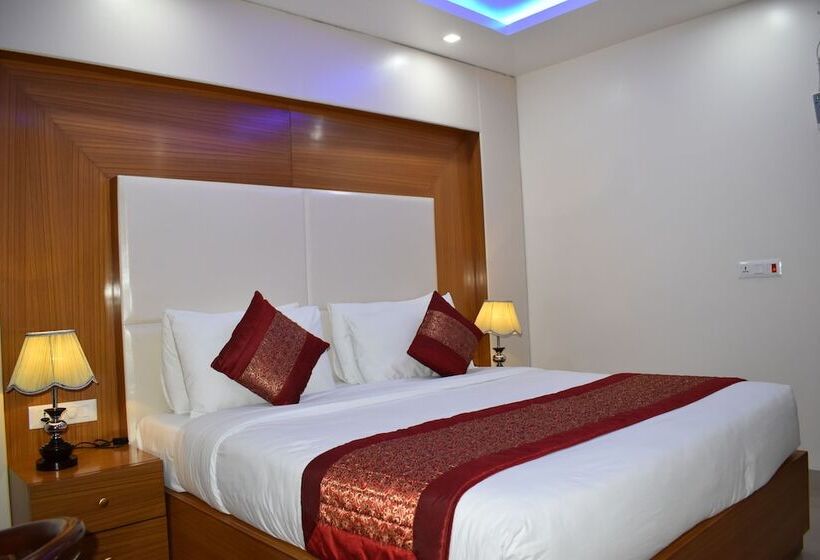 اتاق لوکس, Anand International