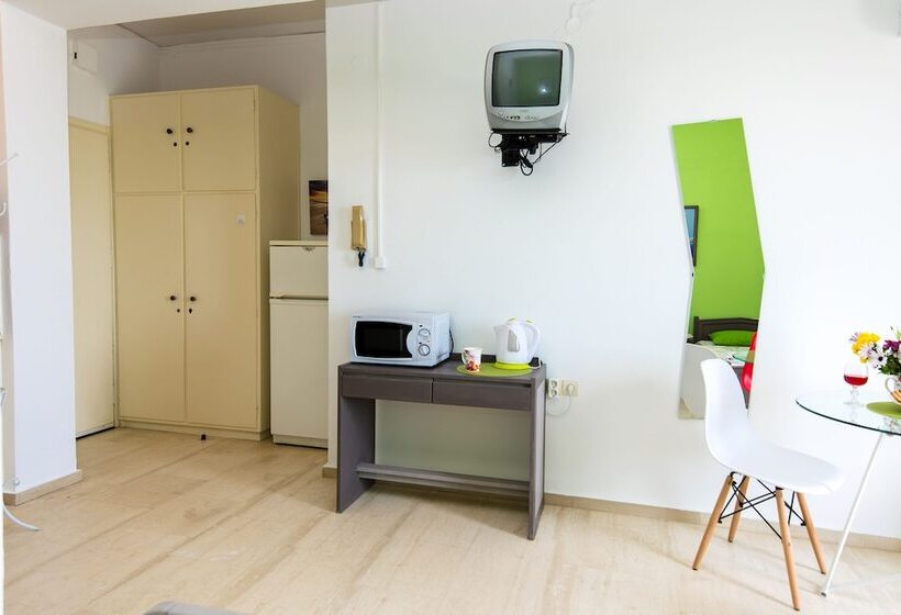 סטודיו בסיסי, Neda Studios & Apartments