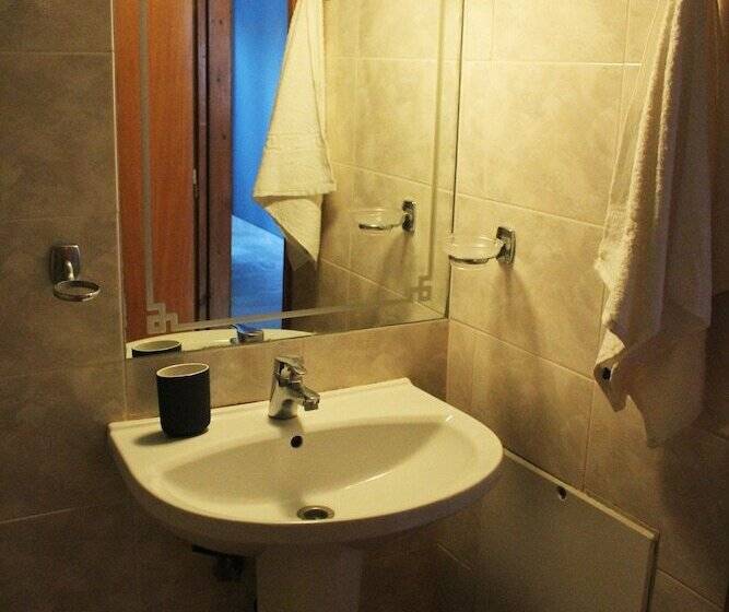 Apartamento Familiar, Theros