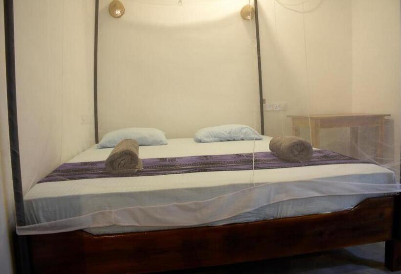 اتاق استاندارد, Eagle Resort Arugambay