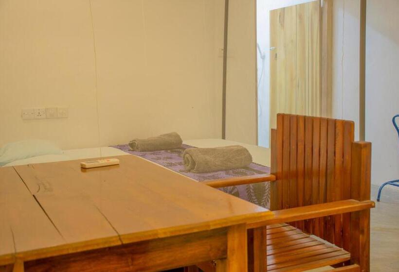 اتاق راحتی سه تخته, Eagle Resort Arugambay