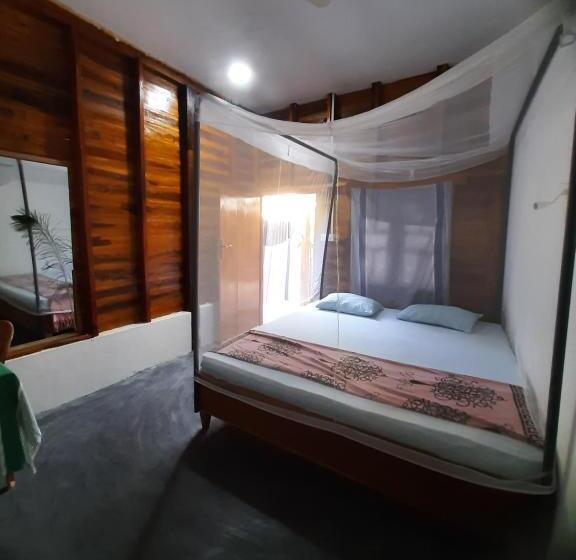 اتاق استاندارد با بالکن, Eagle Resort Arugambay