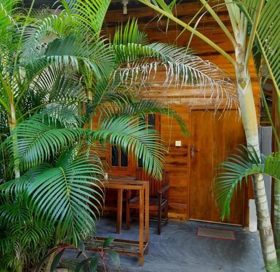 غرفة قياسية مزوَّدة بشُرفة, Eagle Resort Arugambay