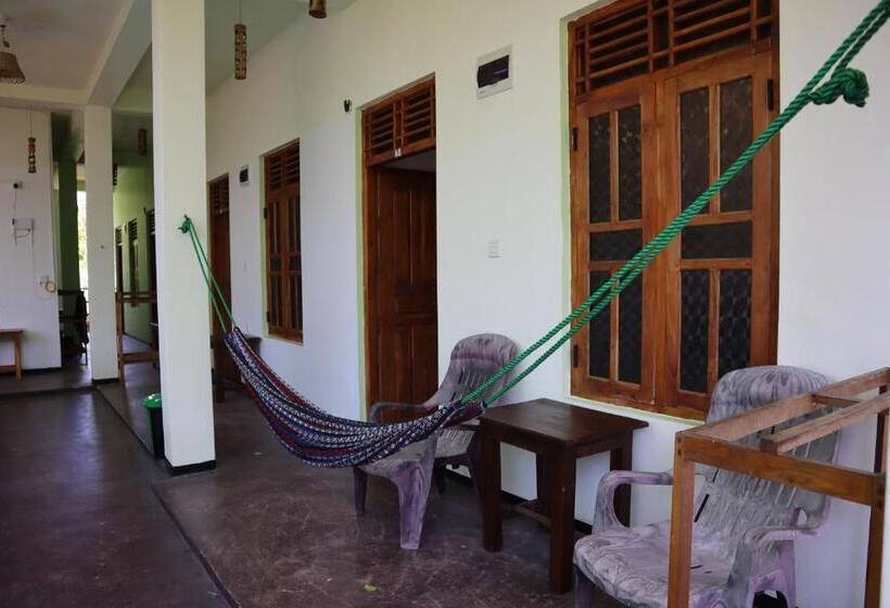 اتاق سوپریور, Eagle Resort Arugambay