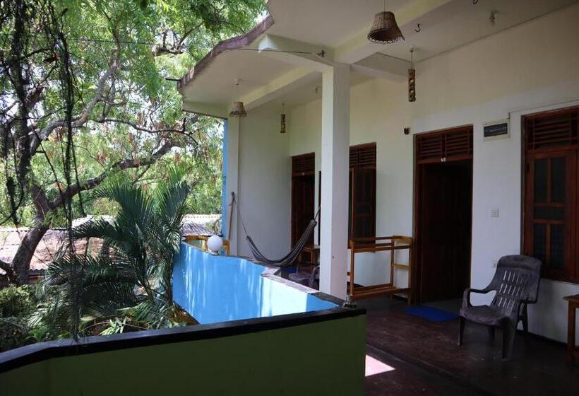 اتاق سوپریور, Eagle Resort Arugambay