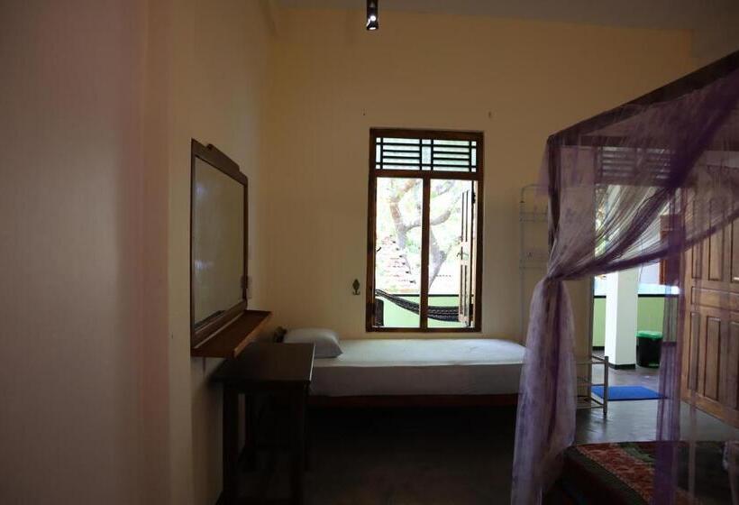 اتاق سوپریور, Eagle Resort Arugambay