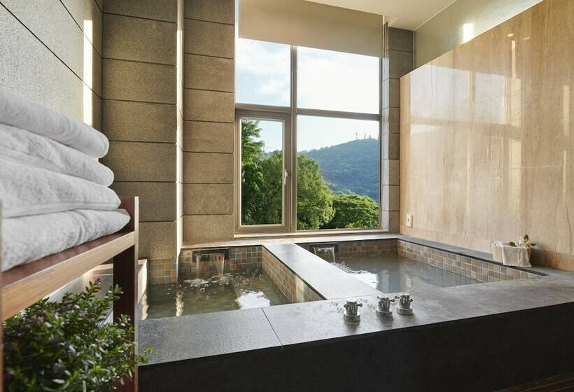اتاق لوکس چهار تخته, Reikei Hot Spring Resort