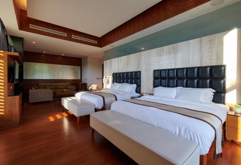اتاق لوکس چهار تخته, Reikei Hot Spring Resort
