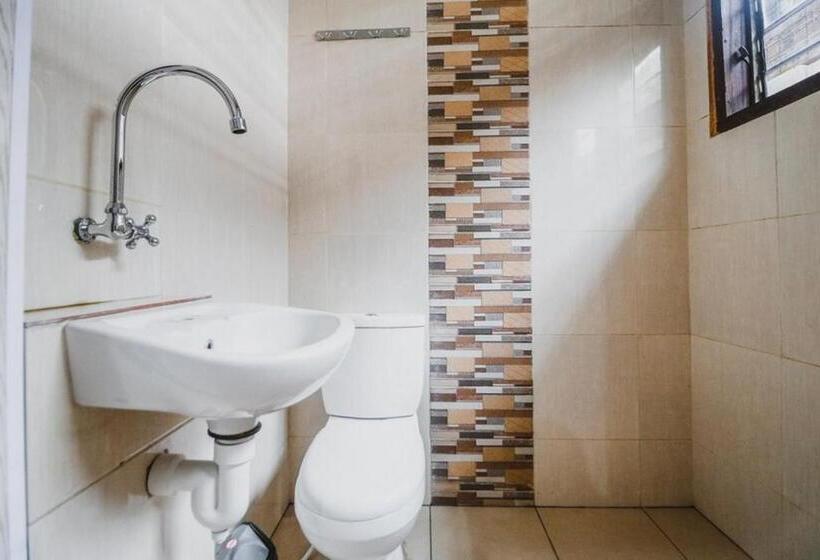 Номер Economy, Reddoorz Near Millennium Ict Center Medan