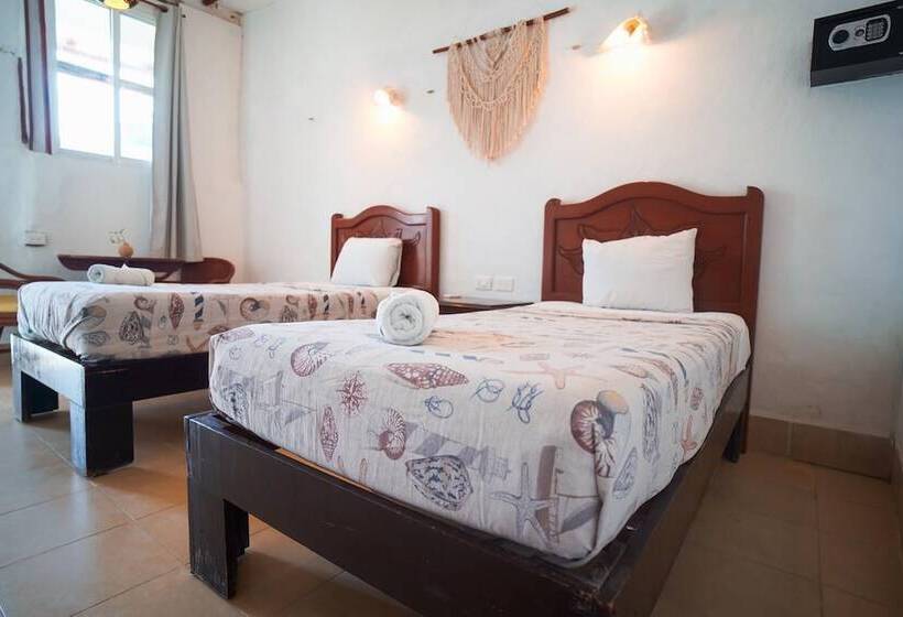 חדר אקונומי, Golden Paradise Hostel