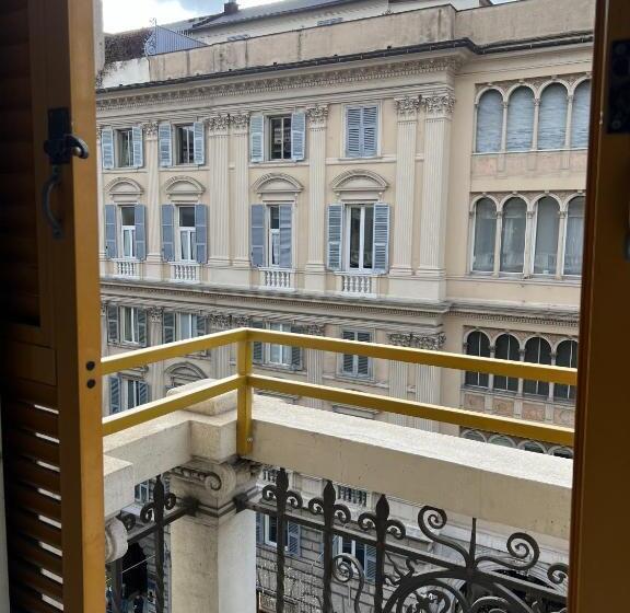 اتاق استاندارد سه تخته با بالکن, Genova Liberty
