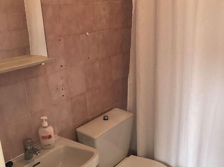 اتاق استاندارد سه نفره, Hostal Restaurante Tarín