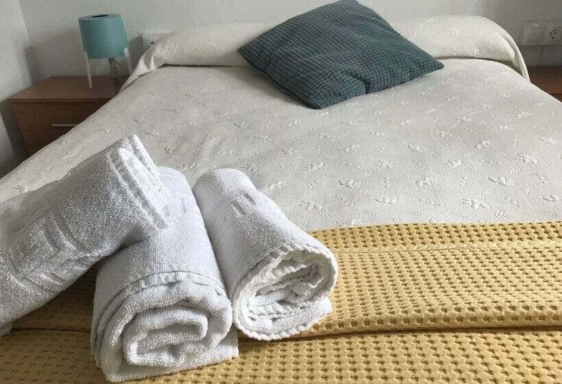 اتاق استاندارد سه نفره, Hostal Restaurante Tarín