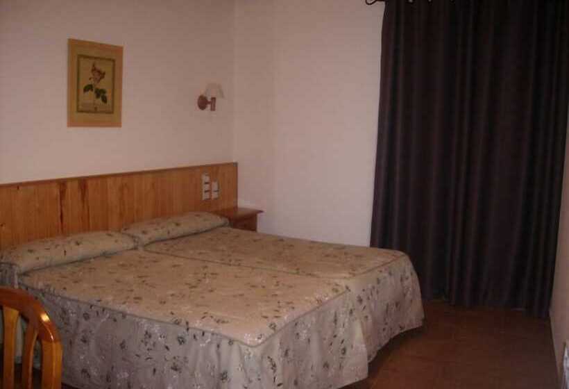 Номер Стандарт Трехместный, Hostal Pernalle