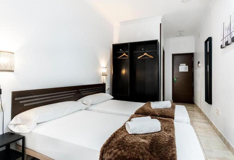 اتاق استاندارد سه نفره, Hostal Rincon De Sol