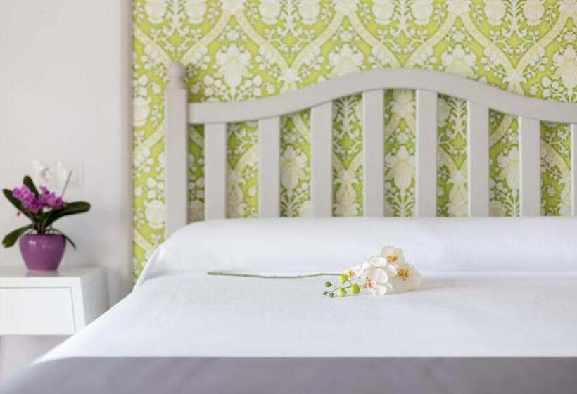 带露台的高档房间, Hostal Alhambra  Adults Only