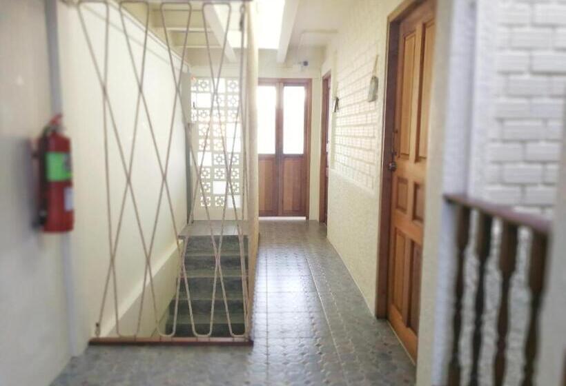 带共用浴室的标准房间, Silla House