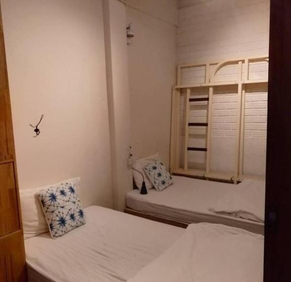 带共用浴室的标准房间, Silla House