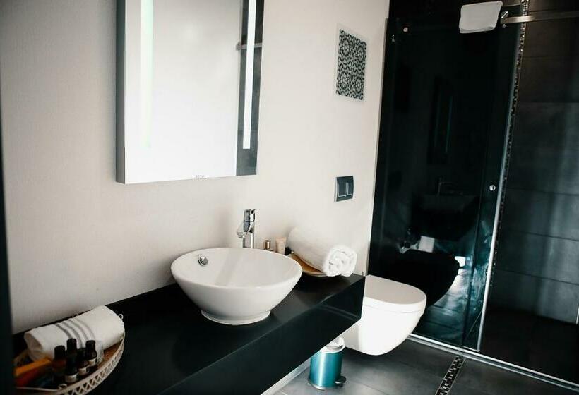 اتاق لوکس با چشم‌انداز دریا, Juno Hotel Taksim