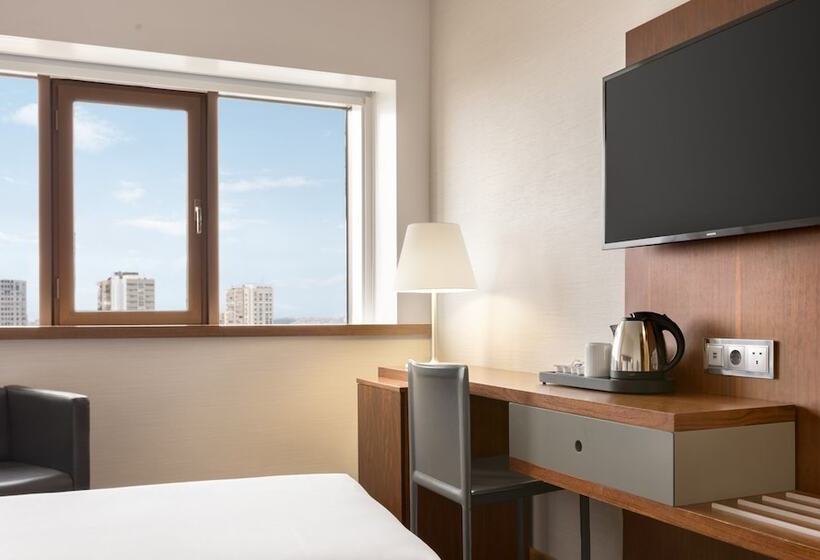 اتاق سوپریور با چشم‌انداز رودخانه, Ramada By Wyndham Lisbon