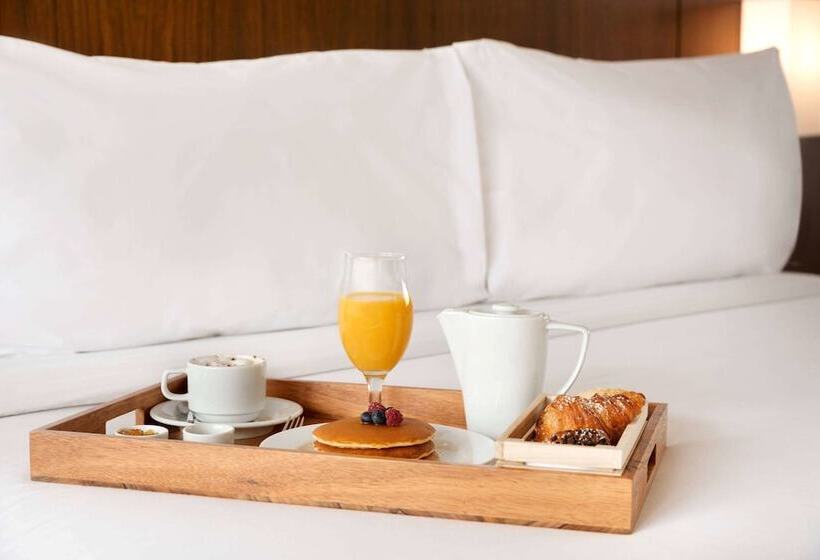 اتاق سوپریور با چشم‌انداز رودخانه, Ramada By Wyndham Lisbon
