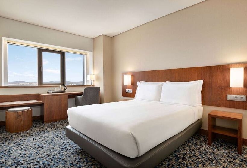 Standard Room Double Bed City View, Ramada By Wyndham Lisbon