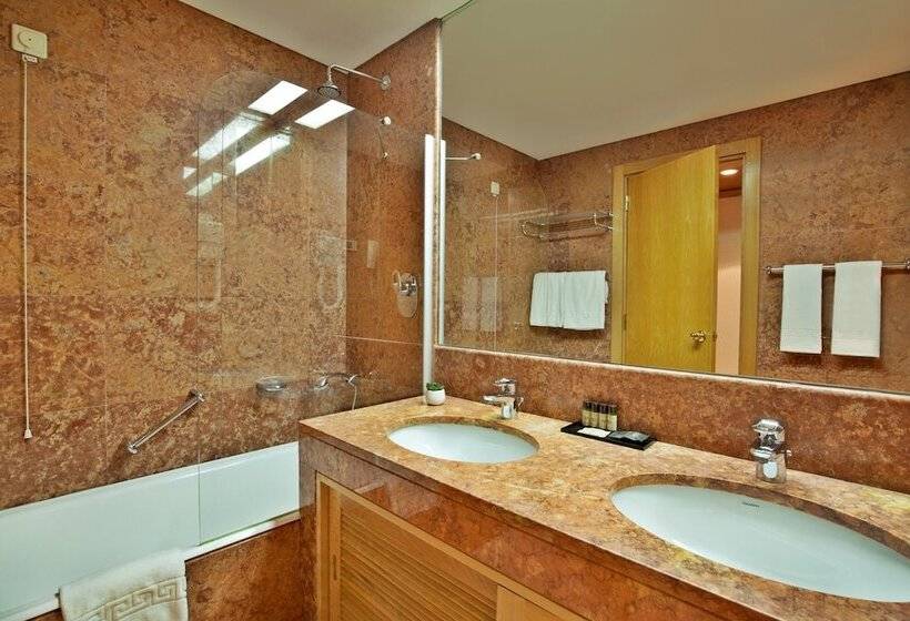 سوئیت با چشم‌انداز رودخانه, Ramada By Wyndham Lisbon