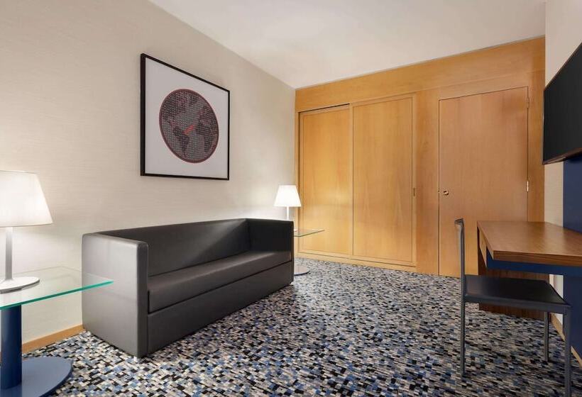 سوئیت با چشم‌انداز رودخانه, Ramada By Wyndham Lisbon