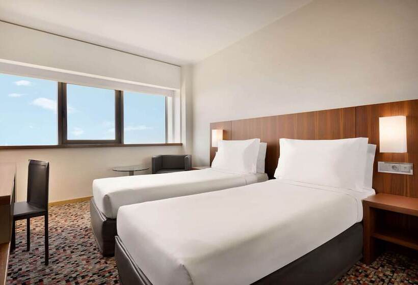 اتاق سوپریور با چشم‌انداز رودخانه, Ramada By Wyndham Lisbon