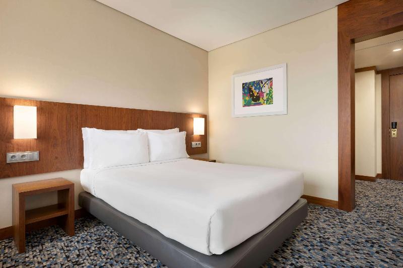 اتاق استاندارد با چشم‌انداز شهر, Ramada By Wyndham Lisbon