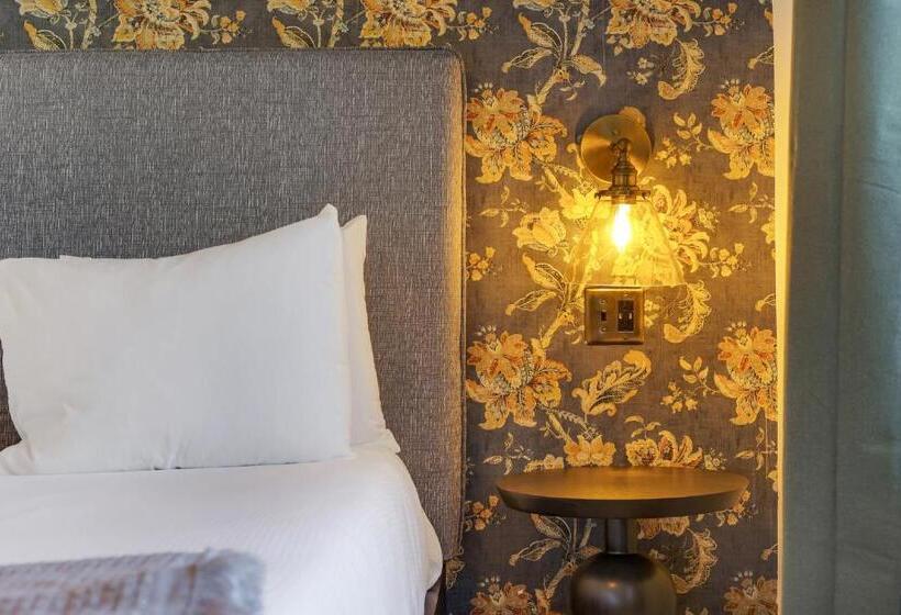Люкс, Tower Hotel Little Havana