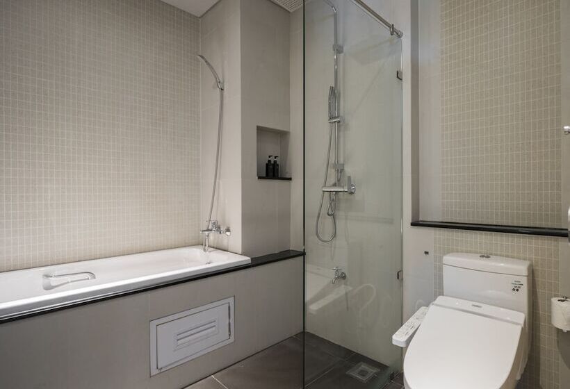 استودیوی استاندارد, Aisana Hotel Korat