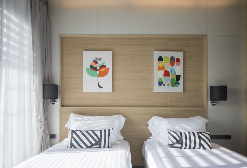 استودیوی استاندارد, Aisana Hotel Korat