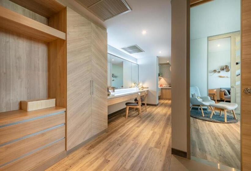 سوئیت جونیور با تراس, Aisana Hotel Korat