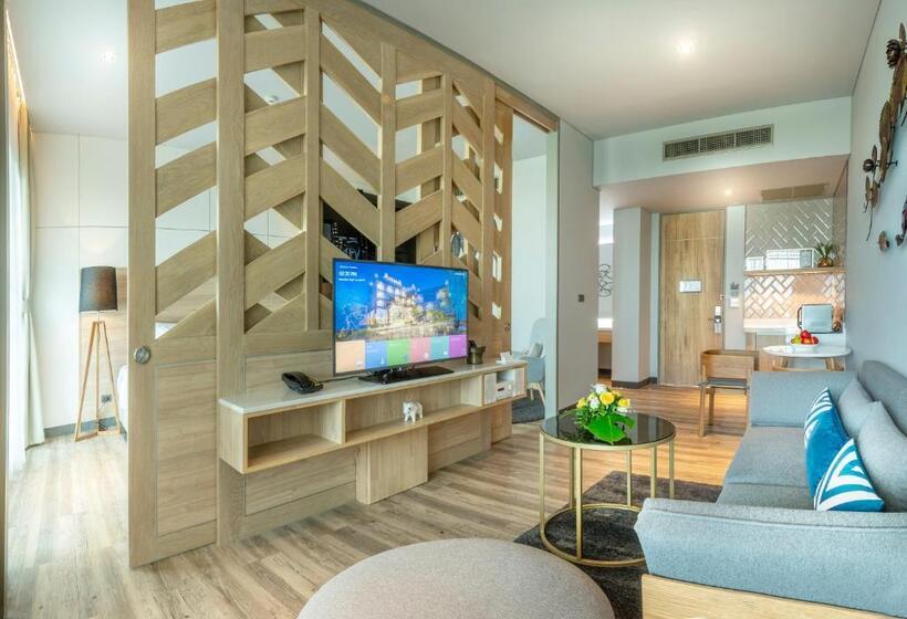 سوئیت جونیور با تراس, Aisana Hotel Korat