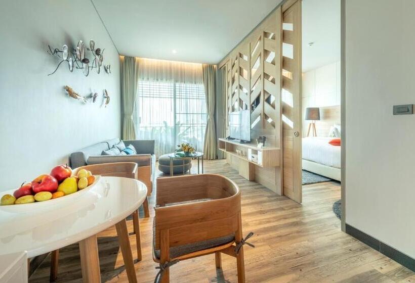 سوئیت جونیور با تراس, Aisana Hotel Korat