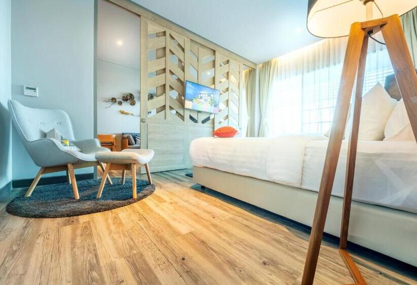 سوئیت جونیور با تراس, Aisana Hotel Korat