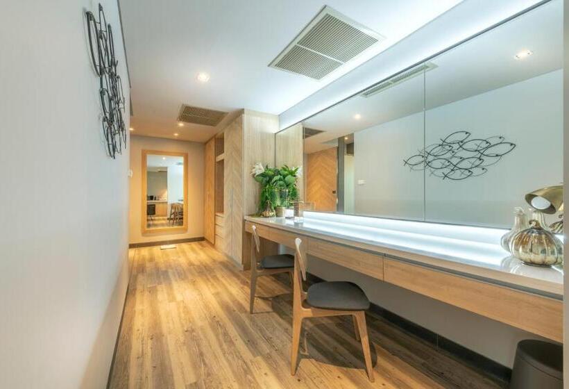 سوئیت جونیور با تراس, Aisana Hotel Korat