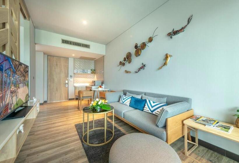 سوئیت جونیور با تراس, Aisana Hotel Korat