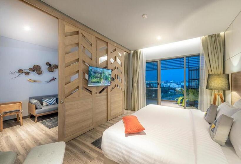 سوئیت جونیور با تراس, Aisana Hotel Korat