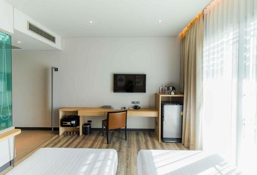 استودیوی استاندارد, Aisana Hotel Korat