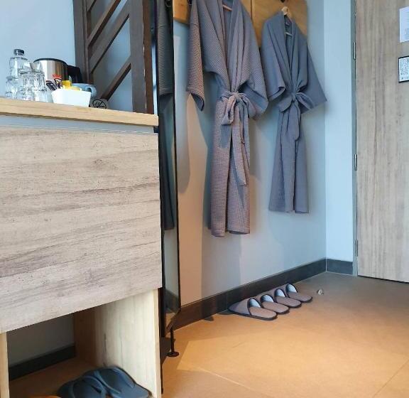 اتاق لوکس, Aisana Hotel Korat