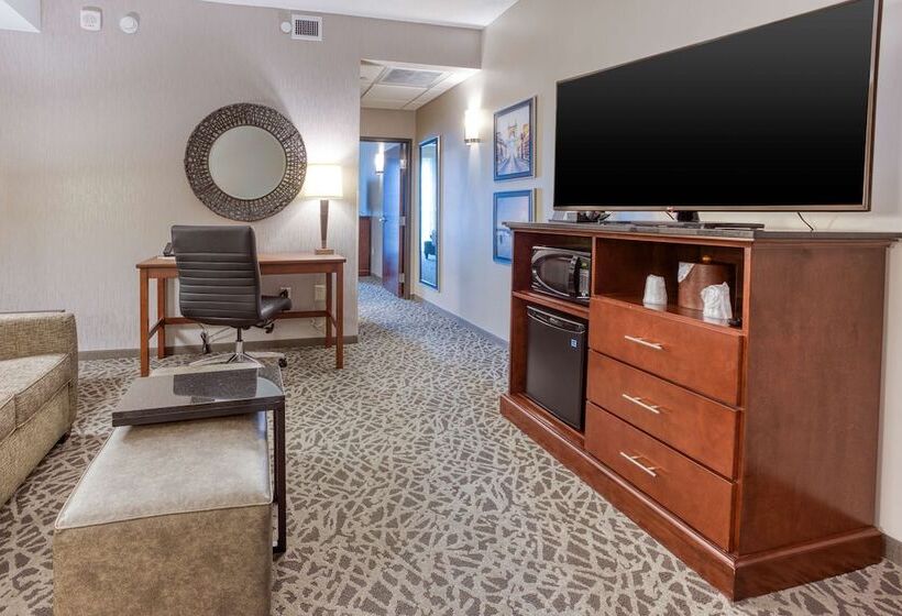 Номер Deluxe, Drury Inn & Suites Cincinnati Northeast Mason