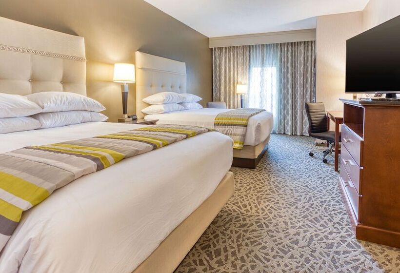 Номер Deluxe, Drury Inn & Suites Cincinnati Northeast Mason