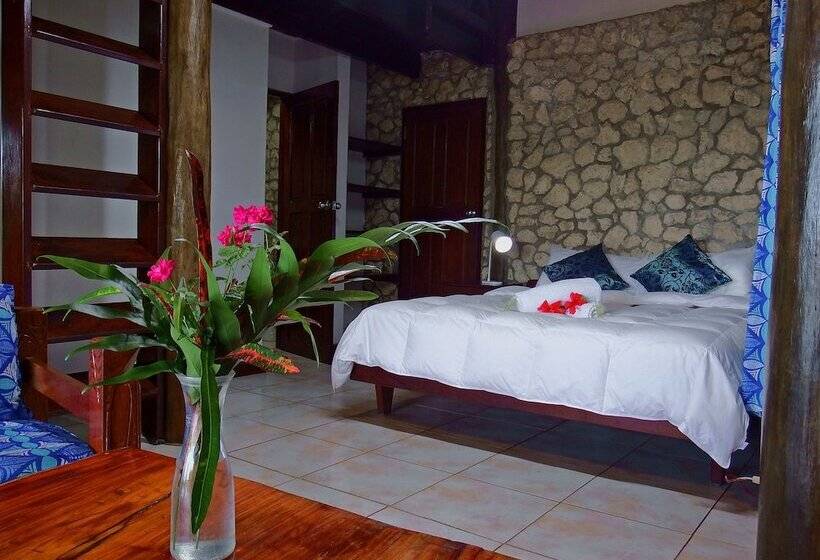 2 Bedrooms Standard Bungalow, Treetops Lodge