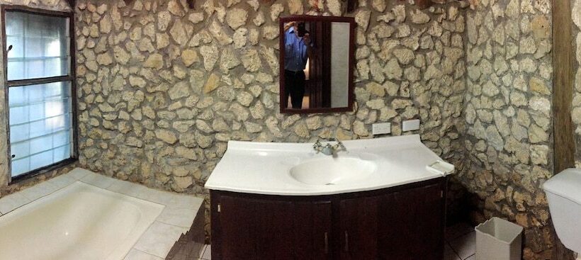 3-Bedroom Standard Bungalow, Treetops Lodge